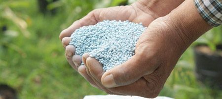 Nawożenie doglebowe – aplikacja nawozów mineralnych na polu uprawnym